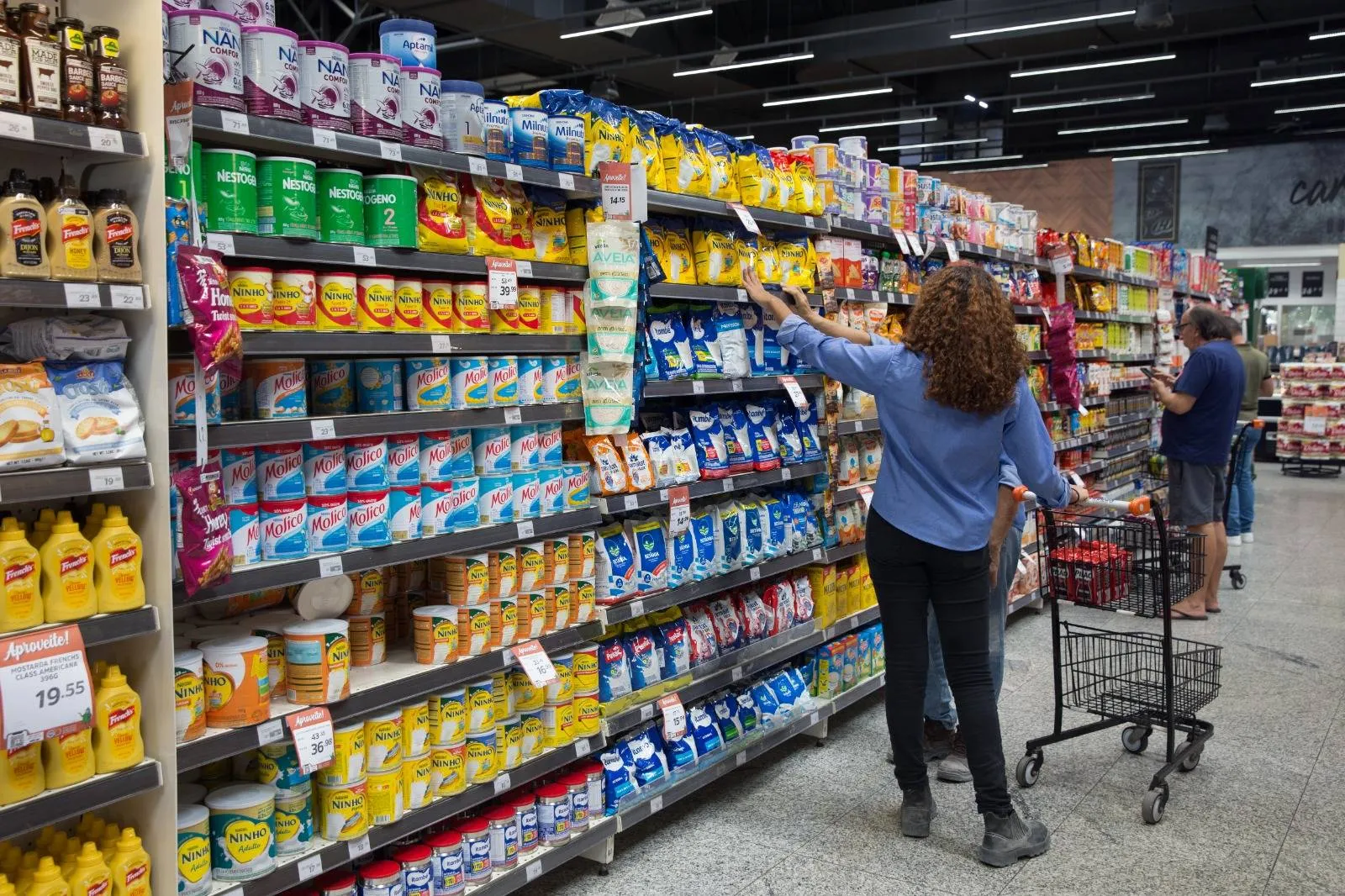 Supermercados se destacam entre segmentos com expansão nas vendas