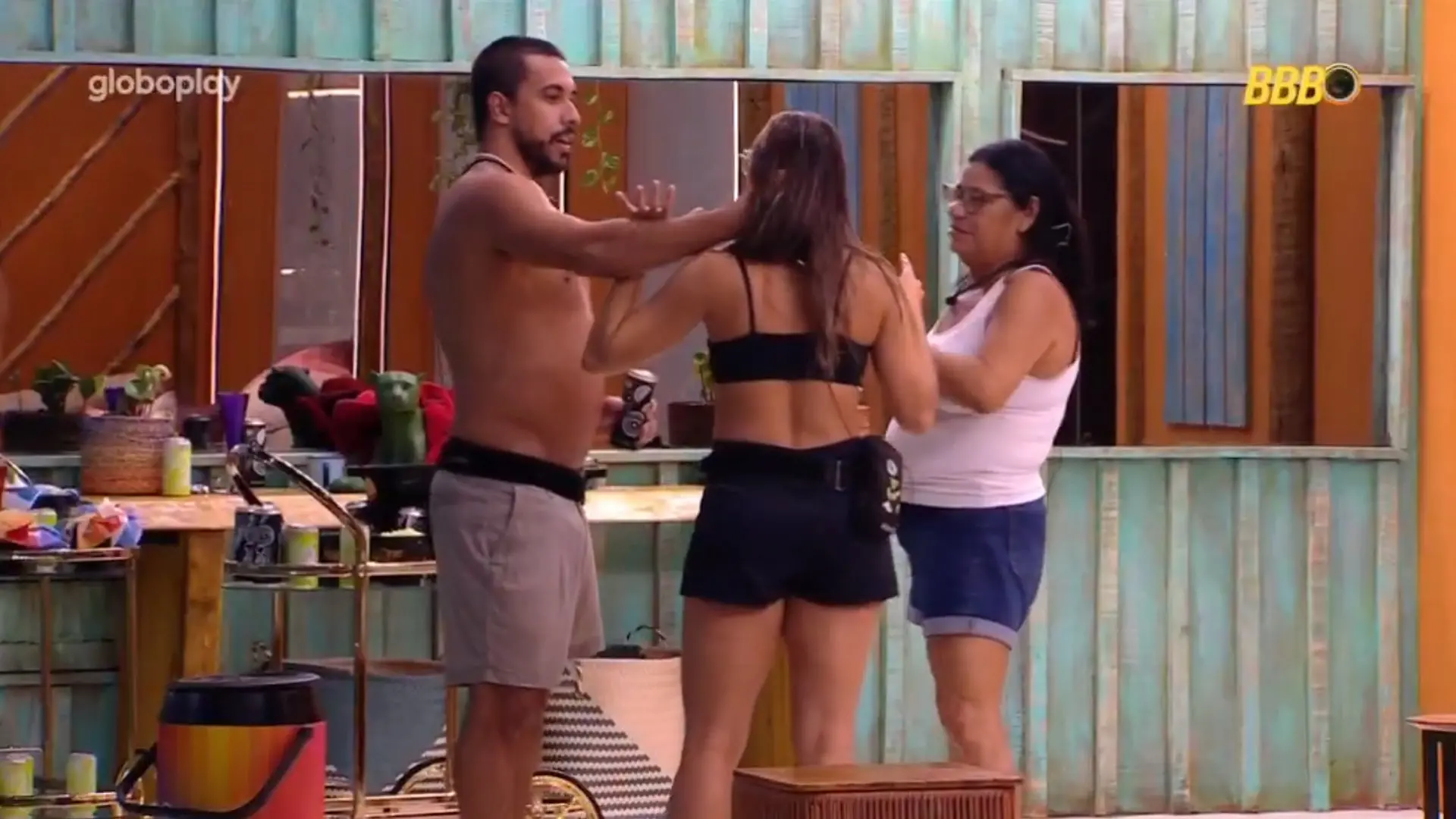Imagem da notícia Equipe de Maike considera 'infeliz' atitude de brother com Renata no BBB 25