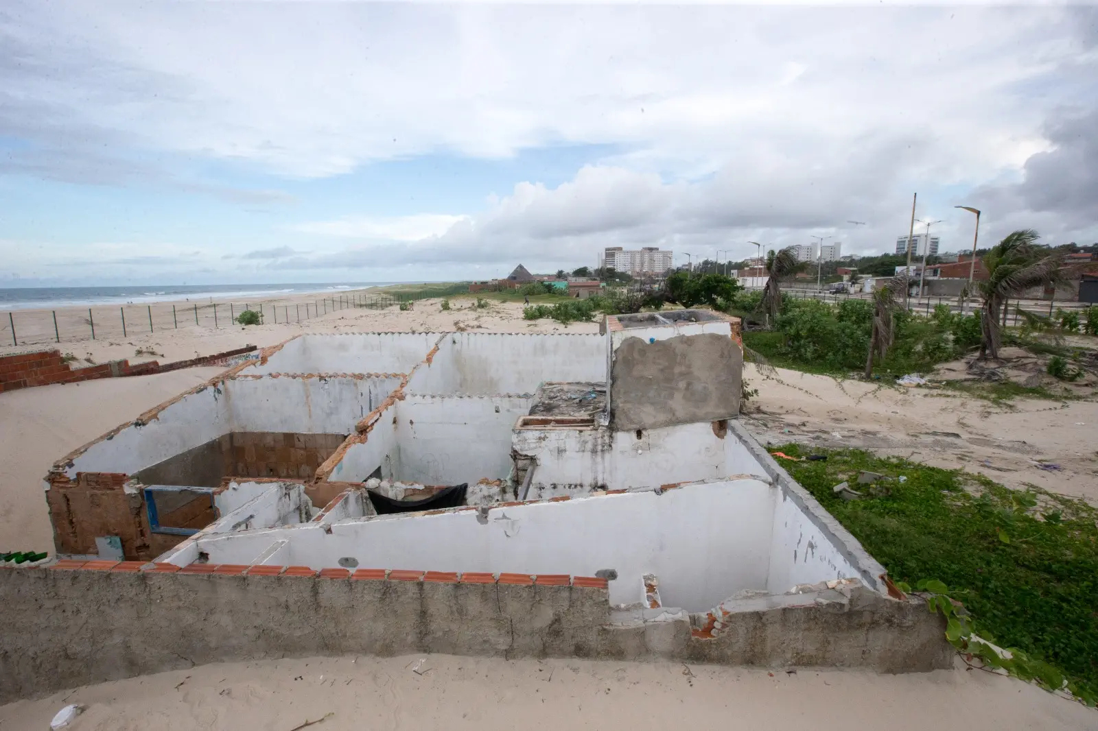 Imagem da notícia: Com quatro anos de atraso, usina de dessalinização aguarda licença para iniciar a obra em três meses