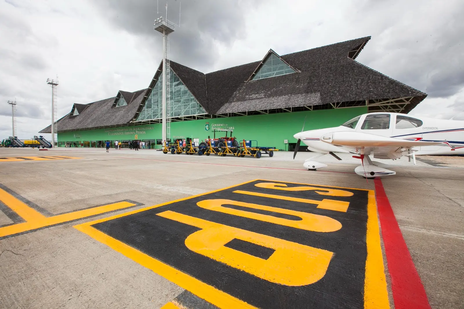 Imagem da notícia: Governo do Ceará avalia conceder aeroportos regionais à iniciativa privada após devolução da Infraero; entenda