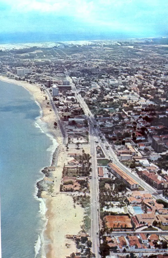 Foto antiga colorida da Beira-Mar de Fortaleza na década de 1970