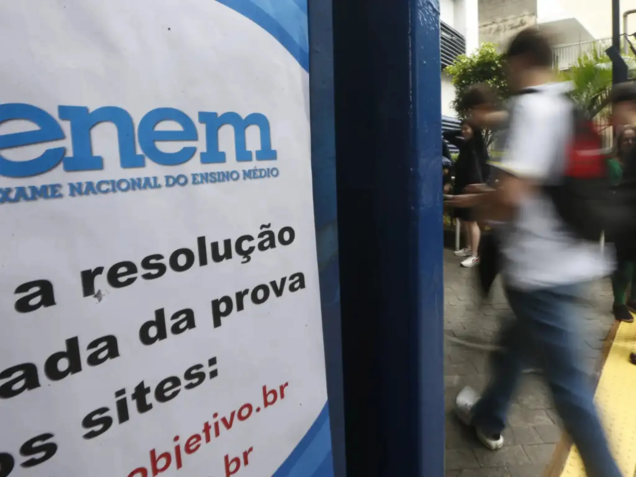 Imagem da notícia: Enem 2025: prazo para solicitar isenção da taxa de R$ 85 começa nesta segunda-feira (14)