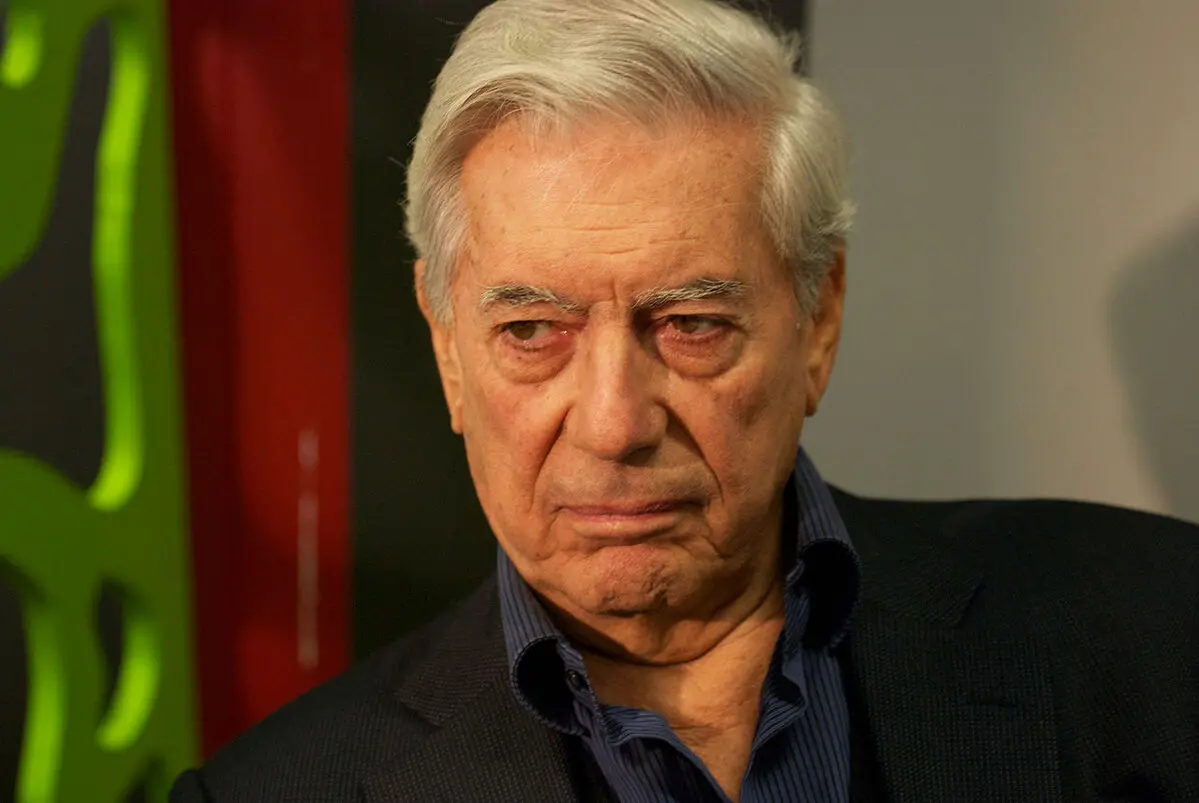 Imagem da notícia Mario Vargas Llosa, escritor peruano e Nobel da Literatura, morre aos 89 anos
