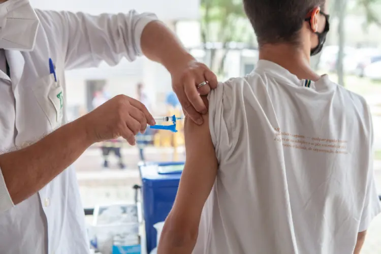 Imagem da notícia: Anvisa aprova registro da primeira vacina para chikungunya no Brasil