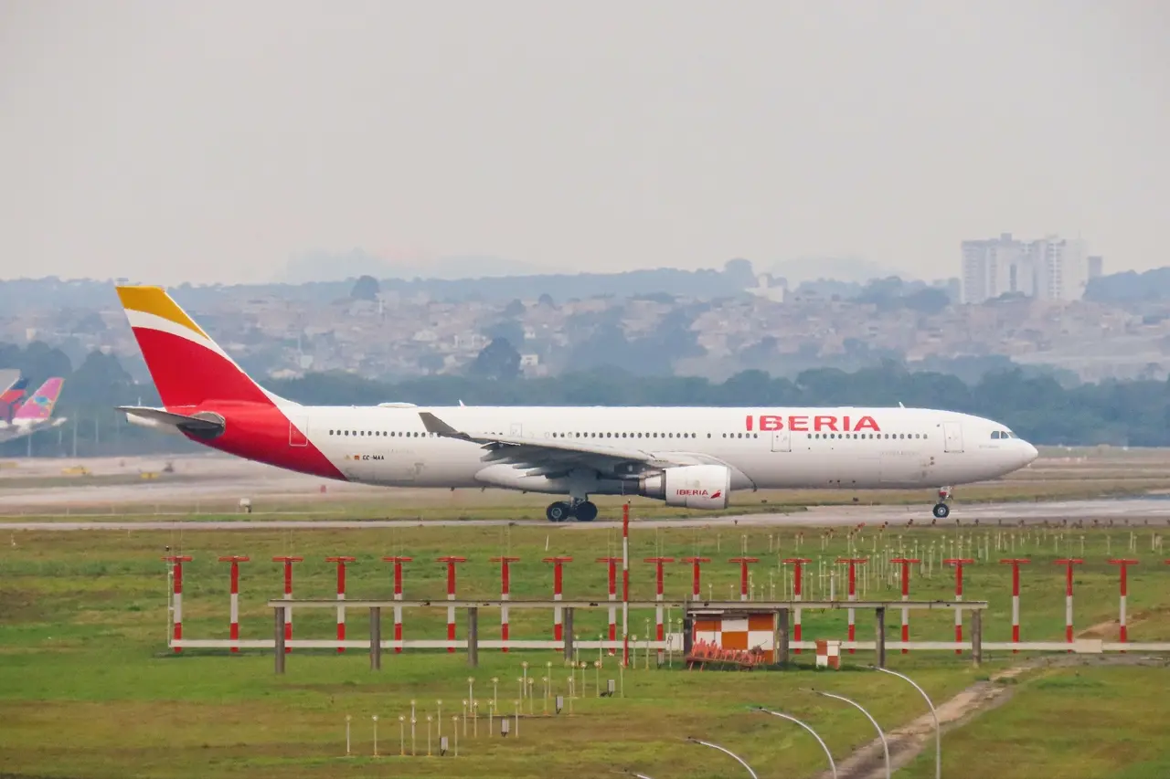 avião da Iberia no Aeroporto de Guarulhos