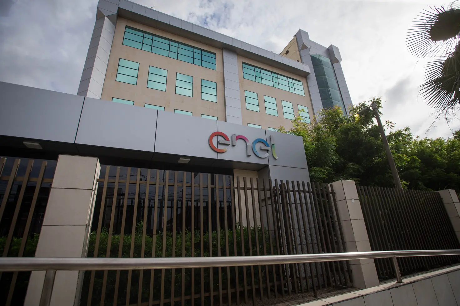 Imagem da notícia: Enel Ceará acumula multas de R$ 53 milhões em 2024, o maior valor em 6 anos