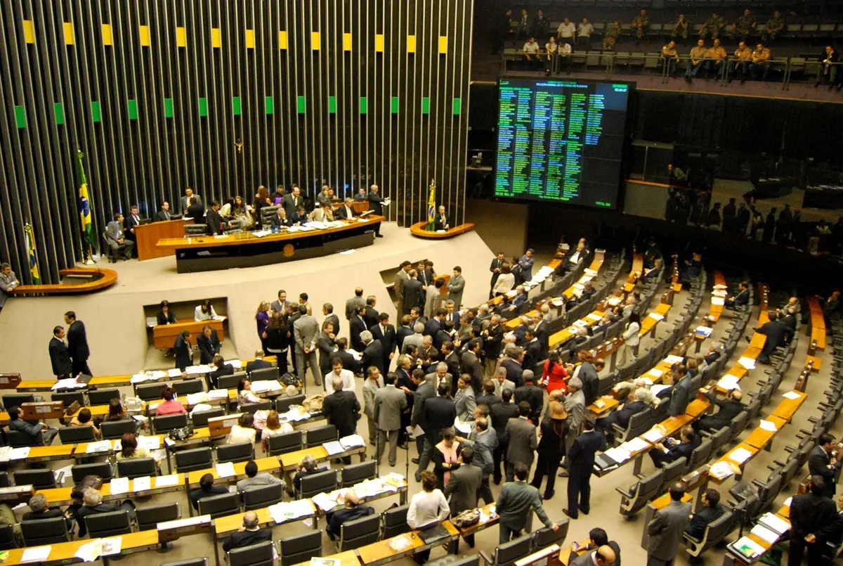 Imagem da notícia: Quais deputados cearenses assinaram o pedido de urgência do projeto da anistia na Câmara