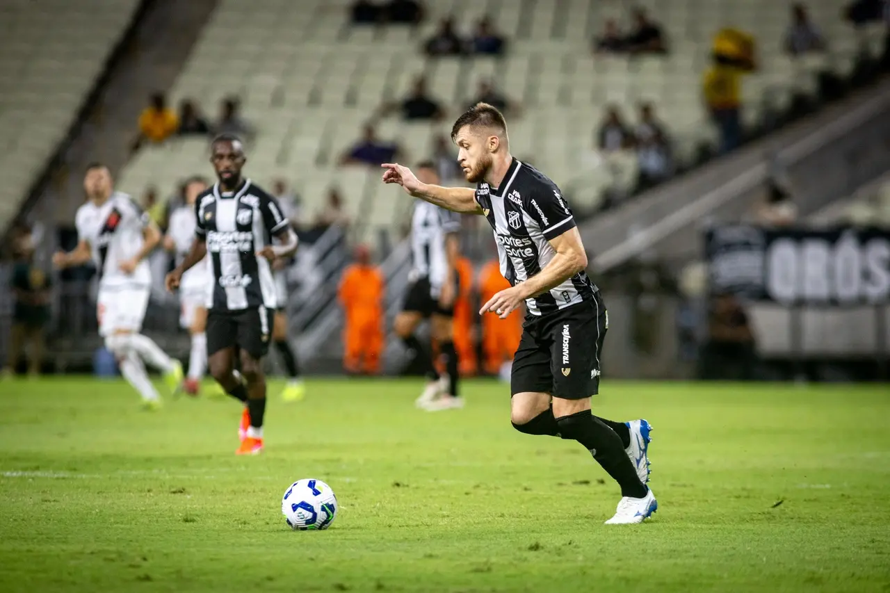 Imagem da notícia: Zagueiro do Ceará, Willian Machado vê jogo difícil contra o São Paulo