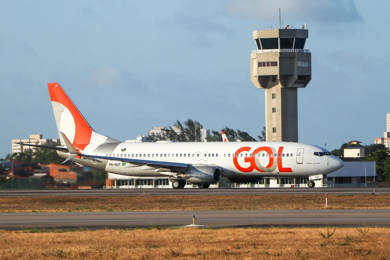 Foto que contém um avião da Gol no Aeroporto Internacional de Fortaleza - Pinto Martins