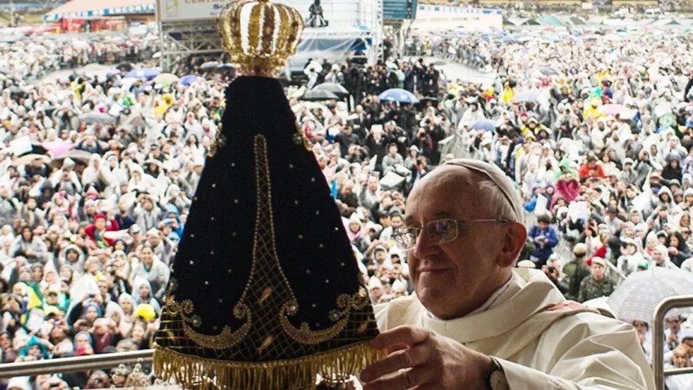 Imagem da notícia: Única visita do papa Francisco ao Brasil foi marcada por protestos e teve recorde de público