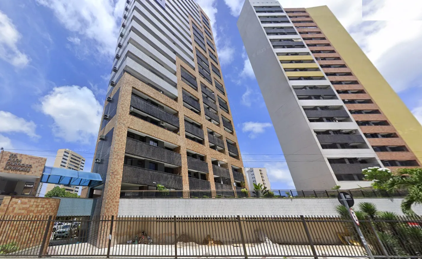 Edifícios Alda Cardoso Linhares e Luis Linhares II ficam lado a lado, no bairro Aldeota, e tiveram relatórios de risco de desabamento emitidos em 2024 e 2023, respectivamente