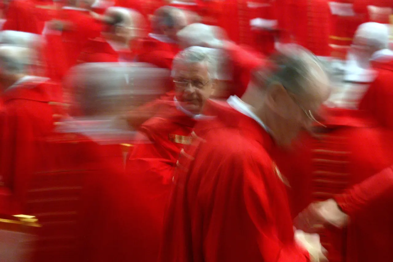 Imagem da notícia: Após morte de Francisco, saiba quando conclave para escolha de novo papa deve acontecer
