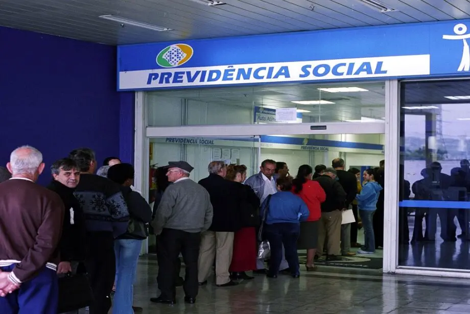 Imagem da notícia: CGU suspende contratos do INSS com entidades após operação da PF revelar rombo bilionário