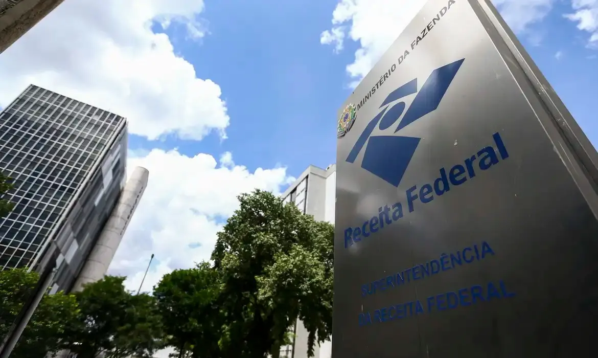 Imagem da notícia: Imposto de Renda: saiba o que acontece se você não declarar dentro do prazo