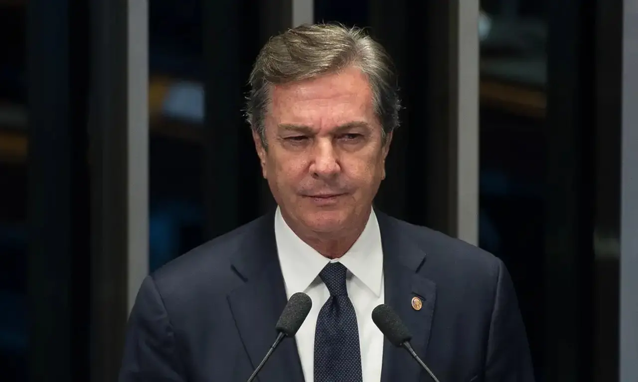 Imagem da notícia: Ex-presidente Fernando Collor é preso em Maceió (AL)
