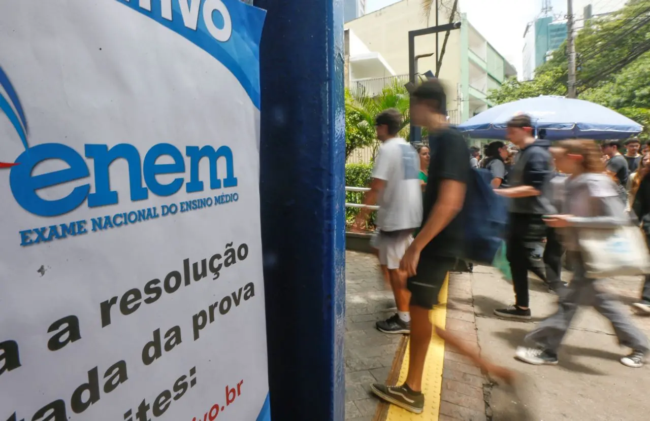Imagem da notícia: Prazo para solicitar isenção da taxa do Enem termina nesta sexta (25); veja passo a passo