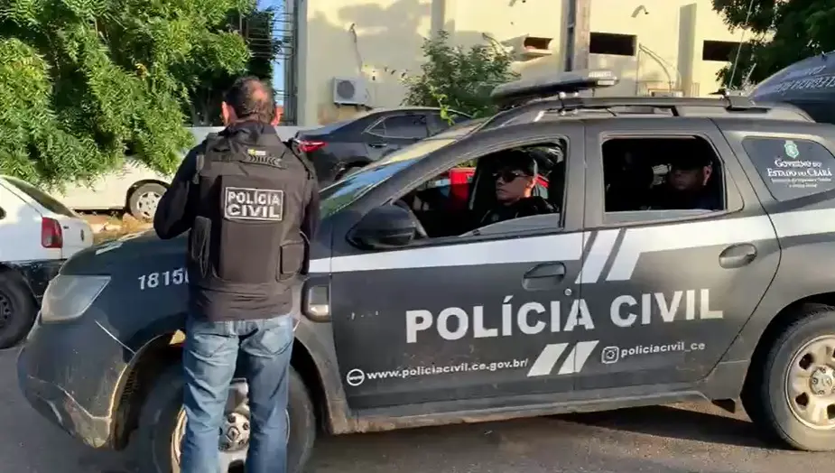 Imagem da notícia: Homem é preso após tentar matar companheira e deixá-la paraplégica em Crateús, no Ceará 
