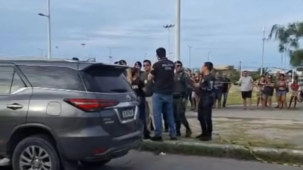 As vítimas estavam em uma barraca de praia e foram seguidas