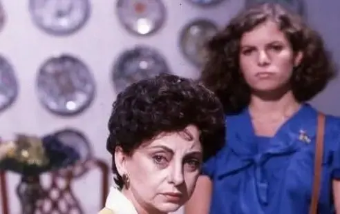 Imagem da notícia: Debora Bloch publica foto com Beatriz Segall no dia em que estreia como Odete Roitman em Vale Tudo