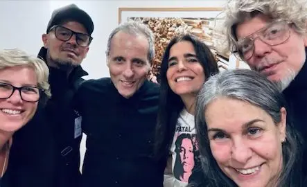 Imagem da notícia Tony Bellotto recebe visita de Branco Mello e Sérgio Britto, dos Titãs, após retirar tumor no pâncreas