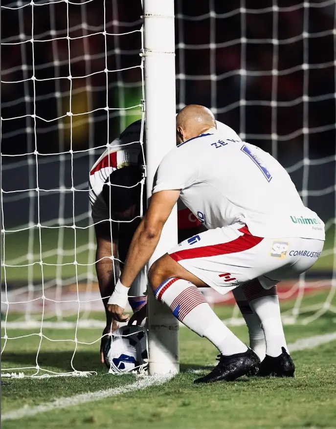 foto de lance polêmico entre Sport x Fortaleza