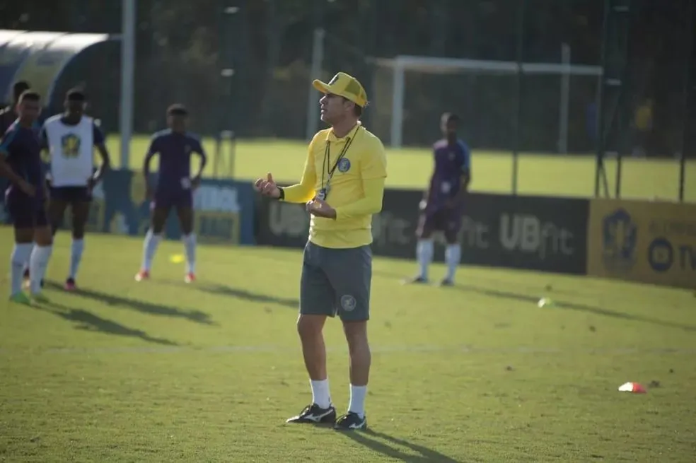 Milton Mendes chegou recentemente ao Retrô