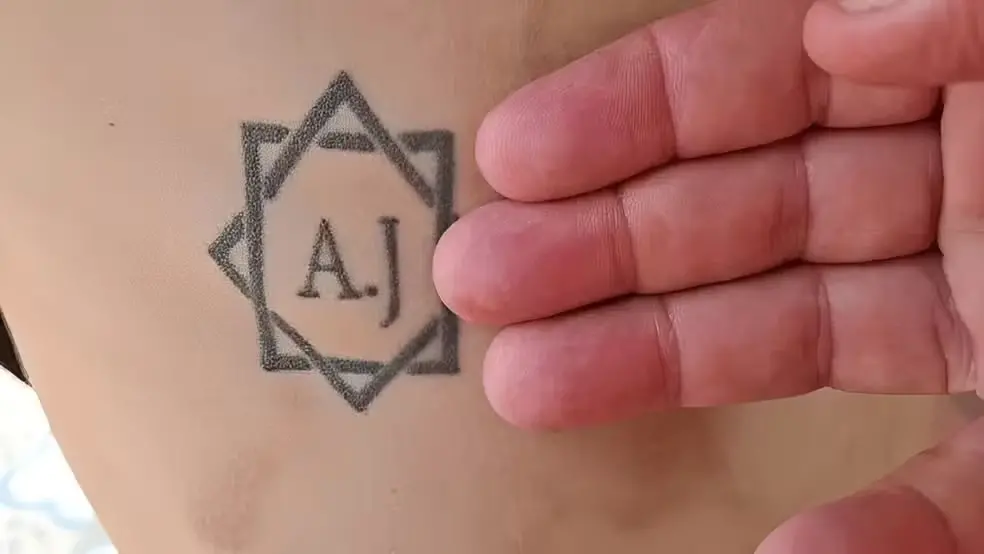 Imagem da notícia: Homem resgatado de trabalho análogo à escravidão foi forçado a tatuar iniciais dos patrões