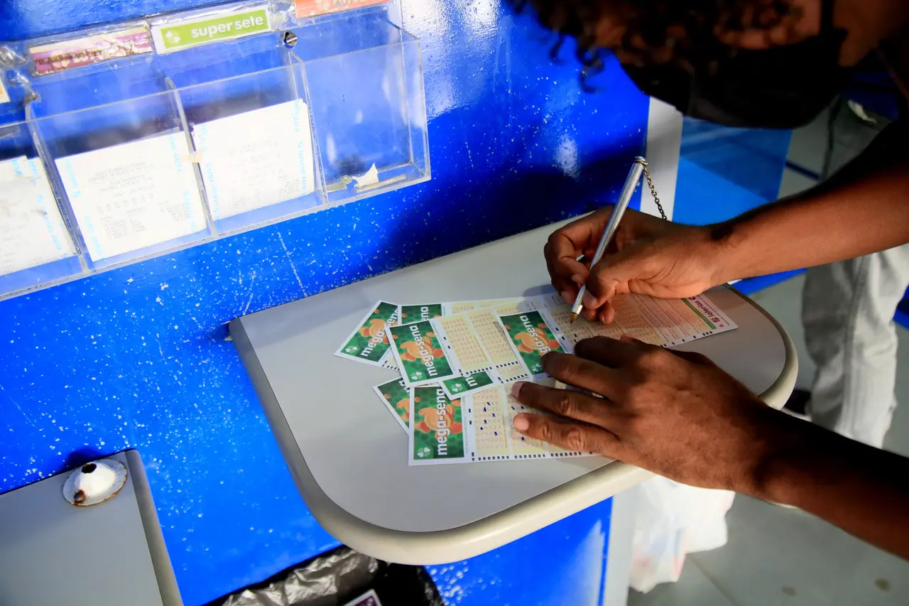 Imagem da notícia: Duas apostas do Ceará acertam quina da Mega-Sena e faturam R$ 48,3 mil cada