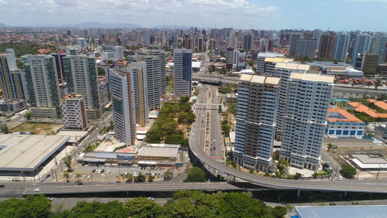 Imagem mostra vista aérea dos imóveis