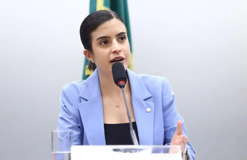 Imagem da notícia: Novo Plano de Educação deve avançar na responsabilização de quem não cumpre metas, diz Tabata Amaral