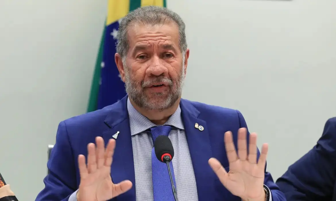 Imagem da notícia: Oposição protocolará na PGR representação criminal contra Lupi por omissão no esquema do INSS