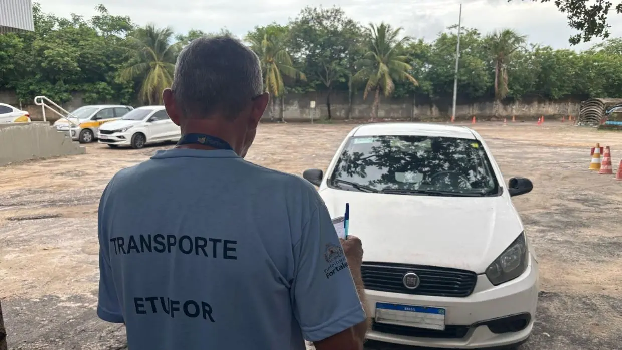 Imagem da notícia: Etufor convoca motoristas de aplicativos com veículos de final de placa 3 para vistoria