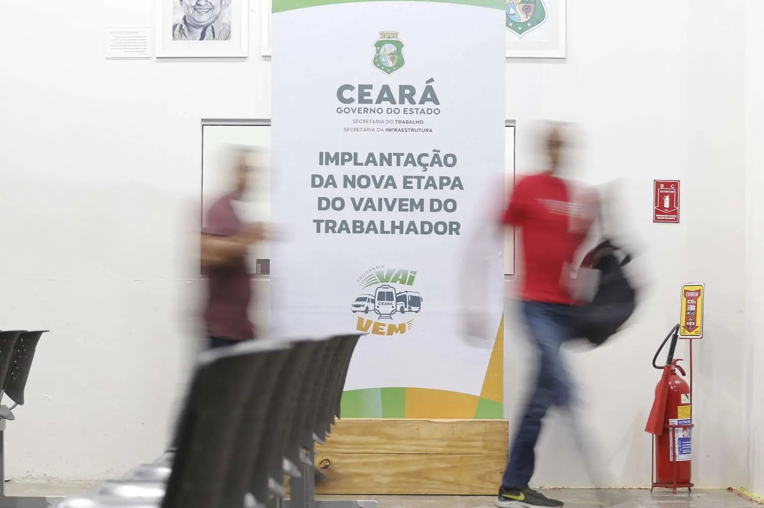 Imagem da notícia: Governo do Ceará anuncia ampliação do programa VaiVem para desempregados; saiba mais