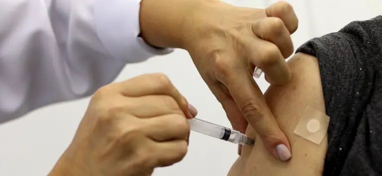 Imagem da notícia: Usuários de PrEP, medicamento anti-HIV, são incluídos na campanha de vacinação contra hepatite A