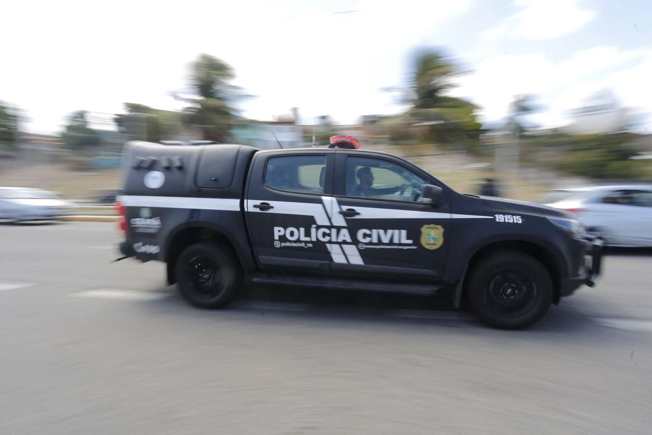 Imagem da notícia: Polícia captura trio suspeito de assassinar mulher dentro de ônibus em Fortaleza