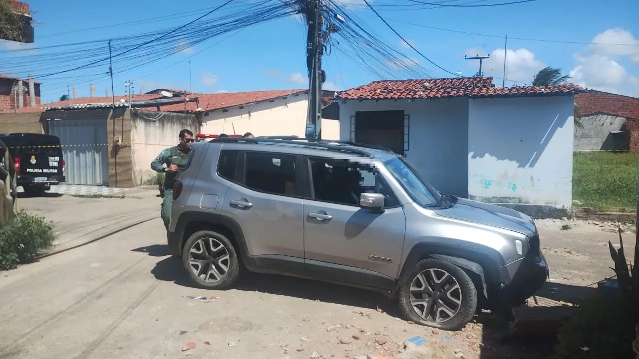 Imagem da notícia: Advogado criminalista é encontrado morto dentro de carro em Fortaleza