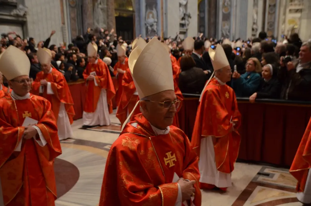 Imagem da notícia: Conclave: veja horários das votações e quando primeira fumaça branca deve sair