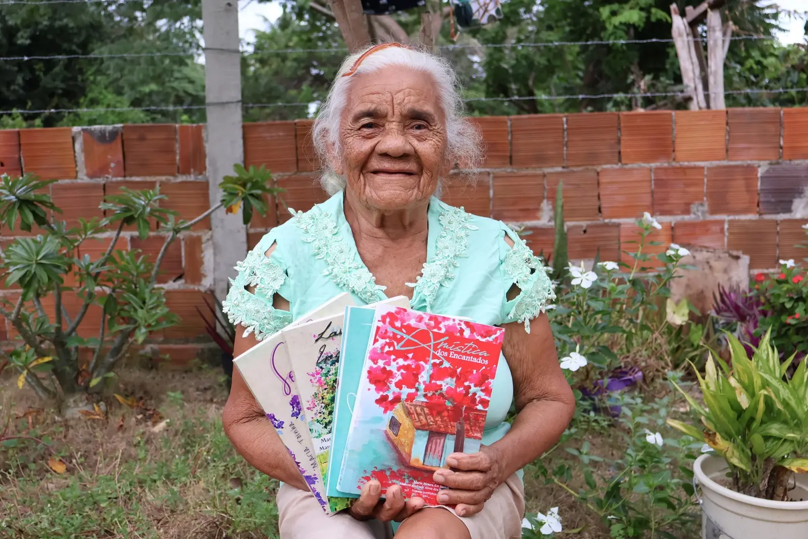 Imagem da notícia: Autora de quatro livros, cearense de 89 anos é finalista de prêmio nacional; ‘só fiz até a 5ª série’