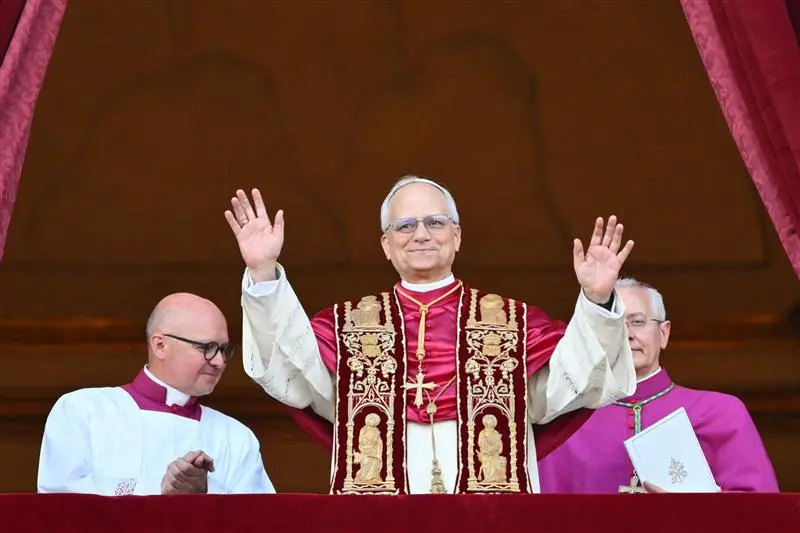 Imagem da notícia: Extrema direita dos EUA critica escolha do papa Leão XIV e chama pontífice de 'marxista'
