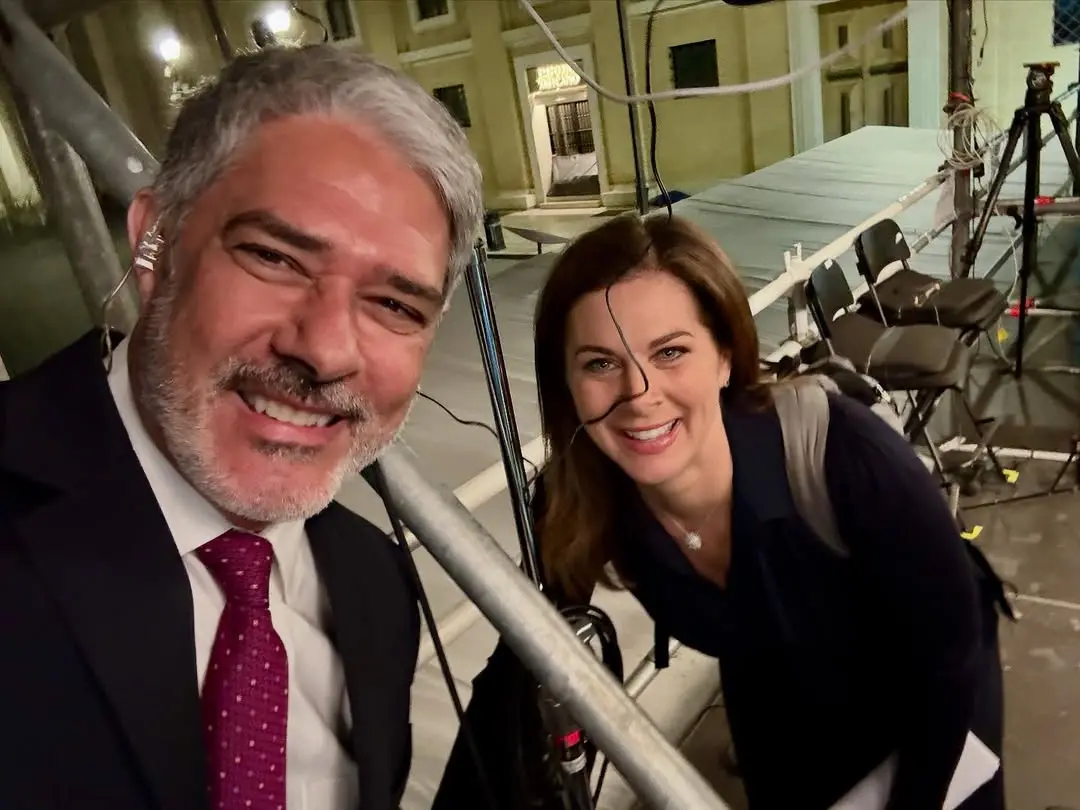Imagem da notícia: William Bonner pede desculpas a colega da CNN após cobertura do conclave: 'Barulho involuntário'