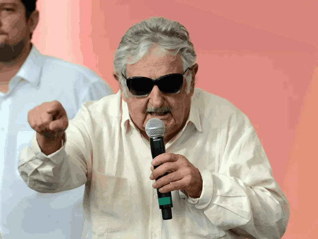 Imagem da notícia: Mujica está em 'fase terminal' do câncer e recebe cuidados paliativos, diz esposa