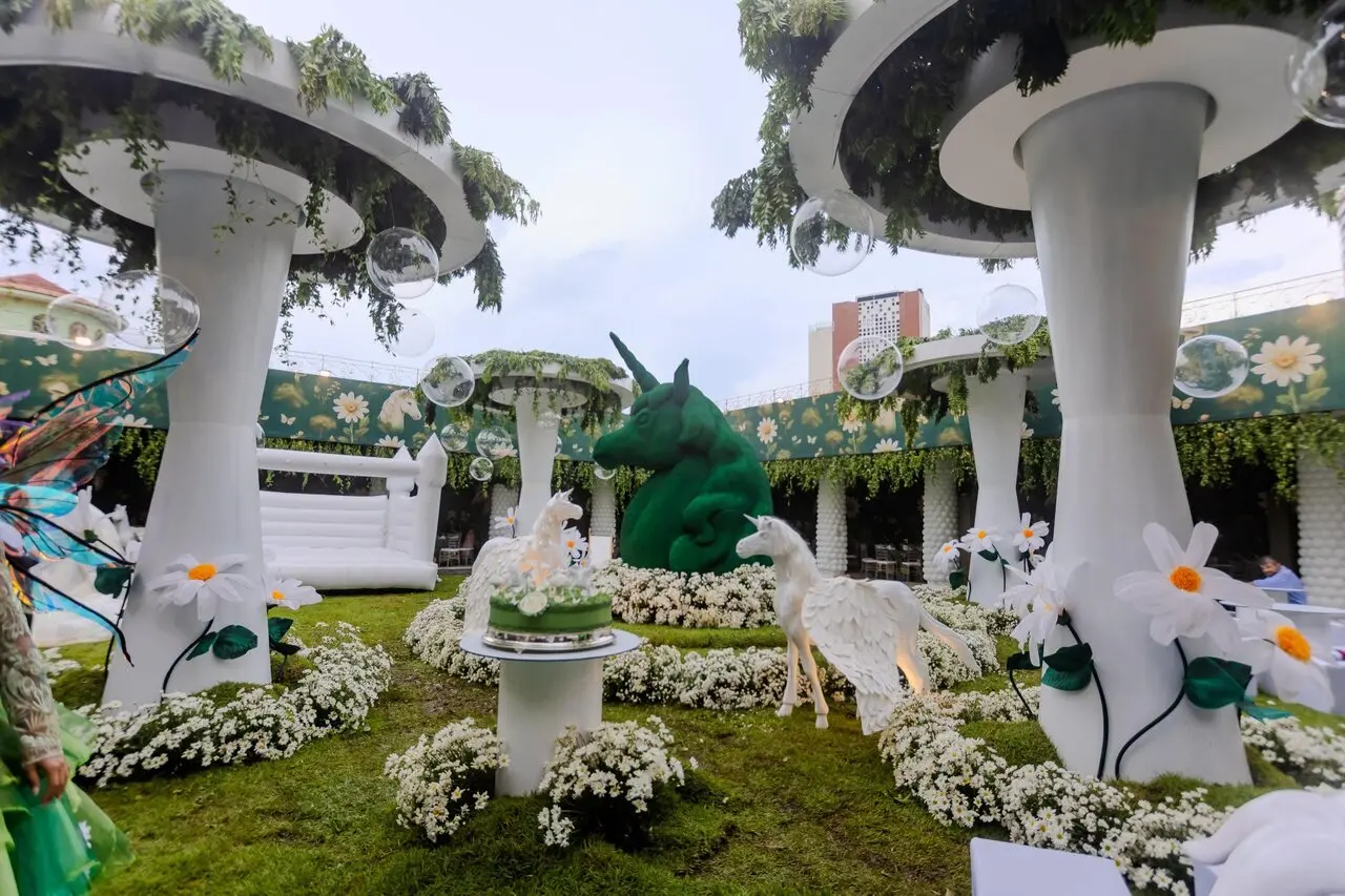 Imagem da notícia Nutricionista transforma clube cearense em jardim encantado para aniversário da filha e festa viraliza no TikTok