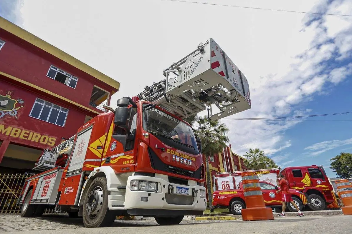 Imagem da notícia: Concurso Bombeiro CE: certame com salários de R$ 5 mil estão com inscrições abertas