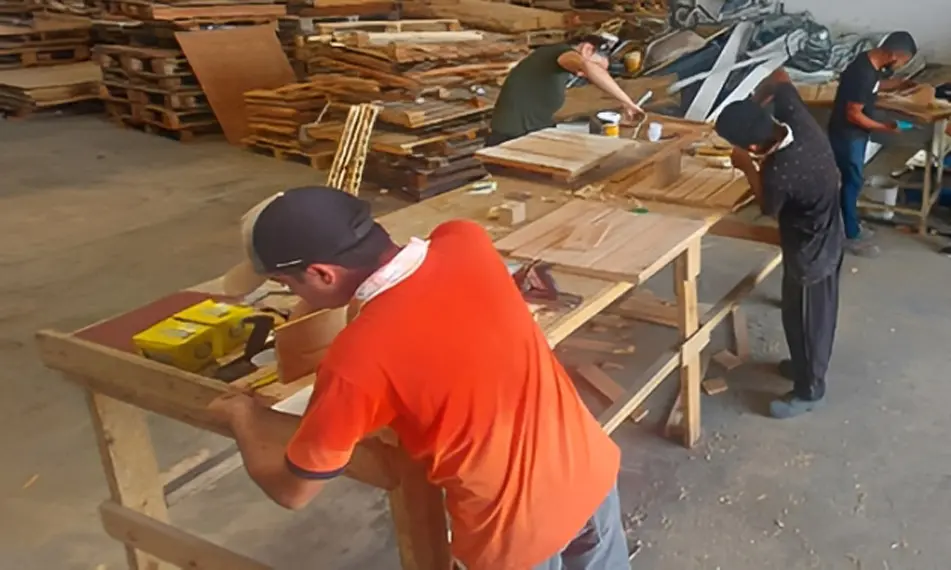 Imagem da notícia: Projeto de Marcenaria Sustentável oferta oficinas gratuitas a população de baixa renda; saiba mais 