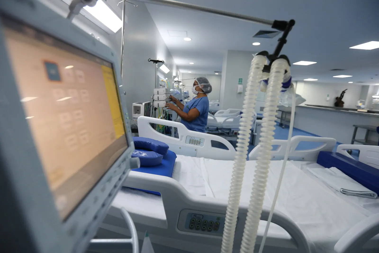 Imagem da notícia: Médicos da rede municipal de Fortaleza denunciam atraso salarial referente a 3 meses de 2024 e 2025