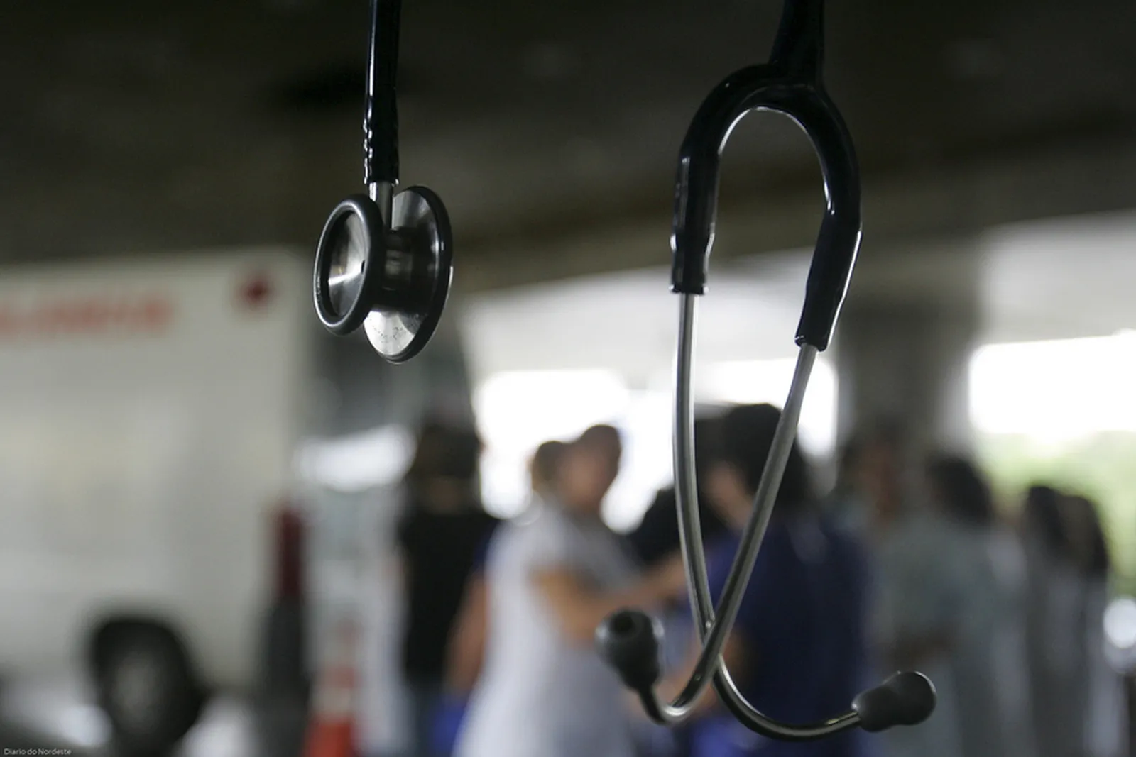 Médicos têm deixado postos de trabalho devido a atrasos salariais