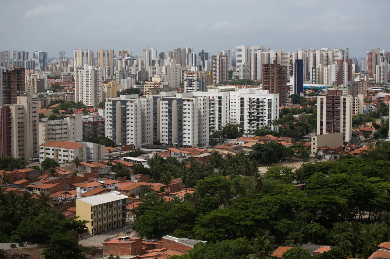 vista aérea de Fortaleza a partir de superprédio na avenida beira-mar