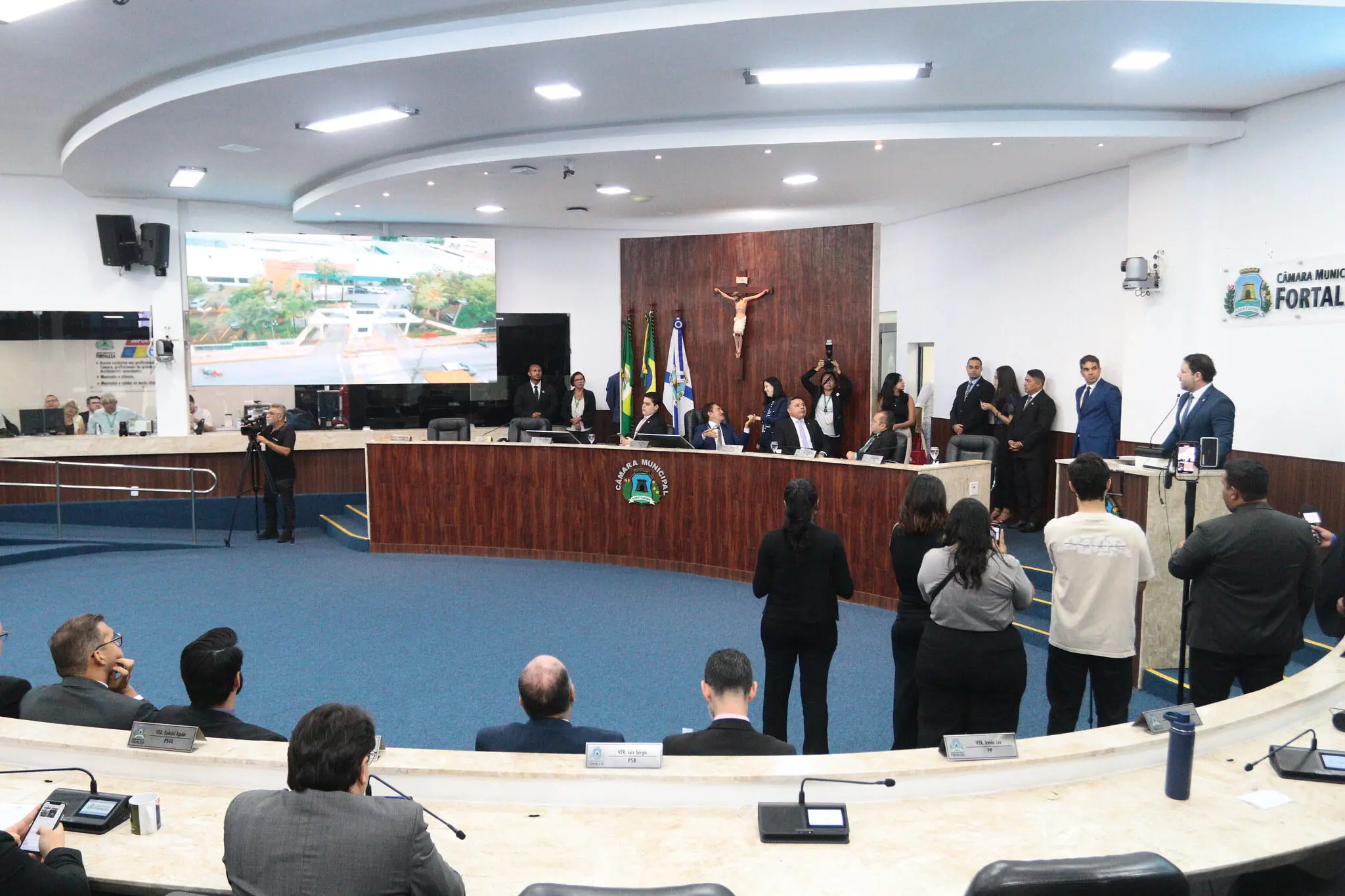 Imagem da notícia: CMFor adota plataforma que promete reduzir uso de papel e acelerar tramitação de projetos