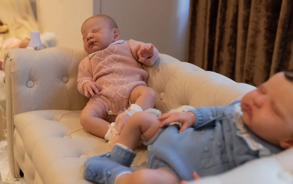 Imagem da notícia: Multa, apoio psicológico e Dia da Cegonha: projetos de lei sobre 'bebês reborn' avançam na política