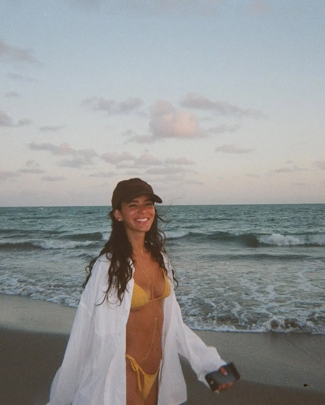 Imagem da notícia Bruna Marquezine curte post que detona Virgínia Fonseca
